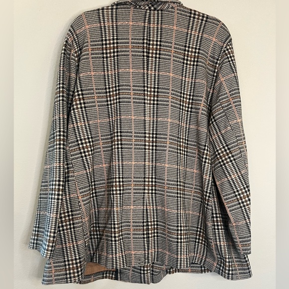 Never Worn - 3X Old Navy Plaid Knit Blazer - Picture 3 of 3